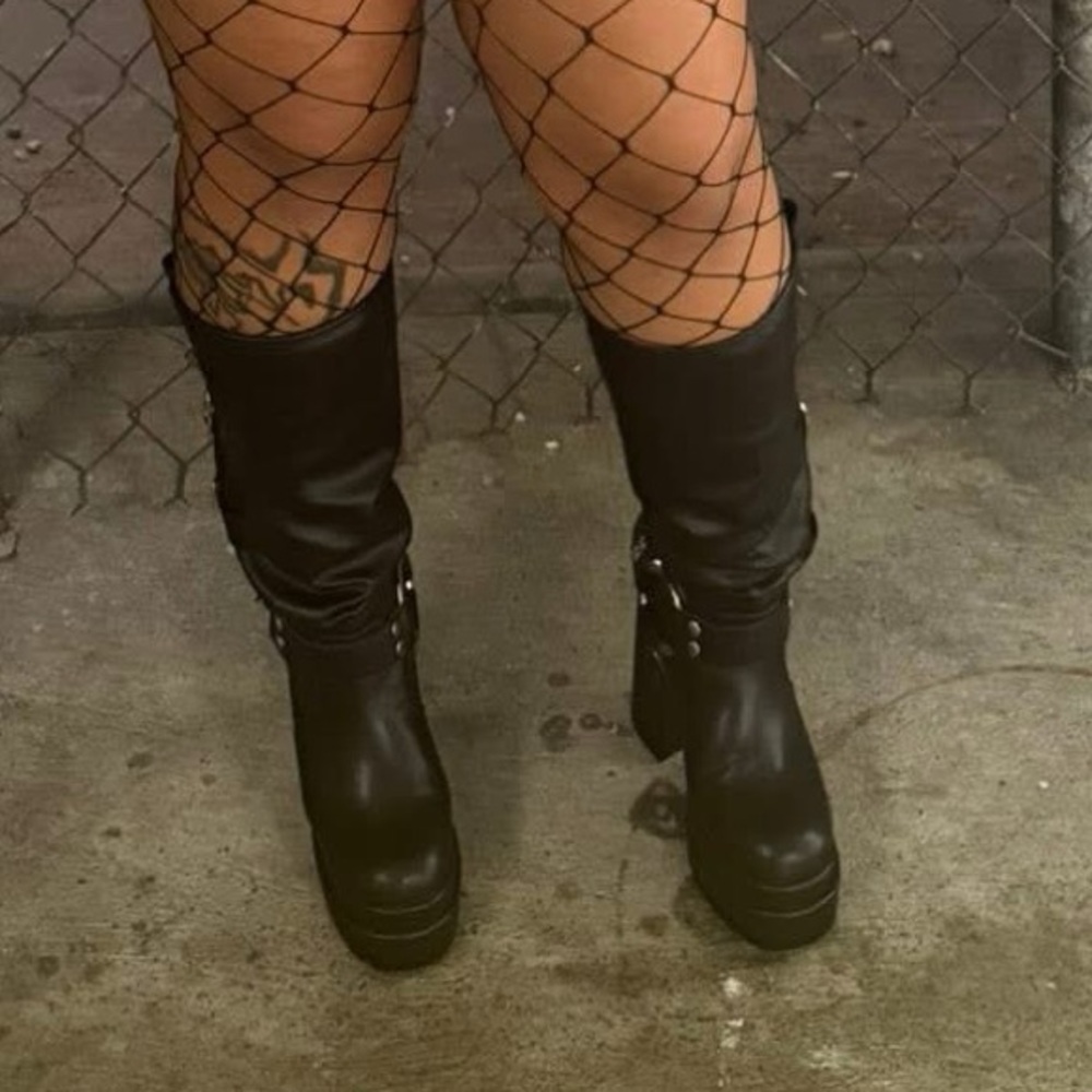 Fashion Nova Boots - Picture 2 of 2